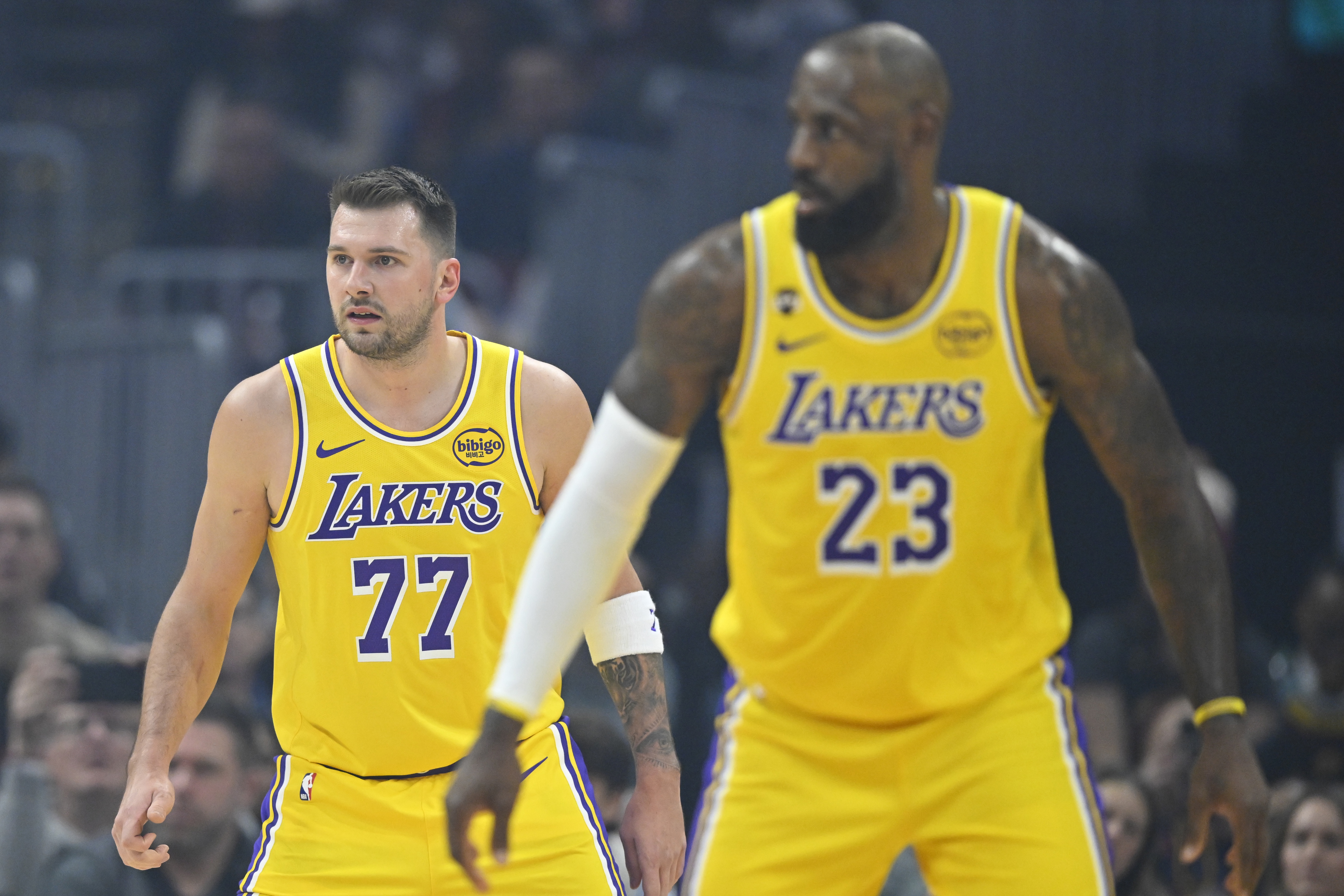 Windhorst：湖人理论上该给詹姆斯2年1亿 但中锋优先级更高