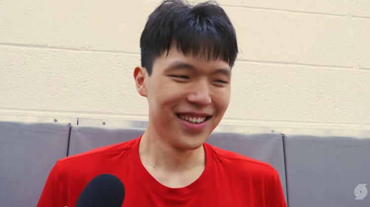 杨瀚森谈第二年:没变化 上场打好球就是任务 杨瀚森谈第二年:没变化 上场打好球就是任务