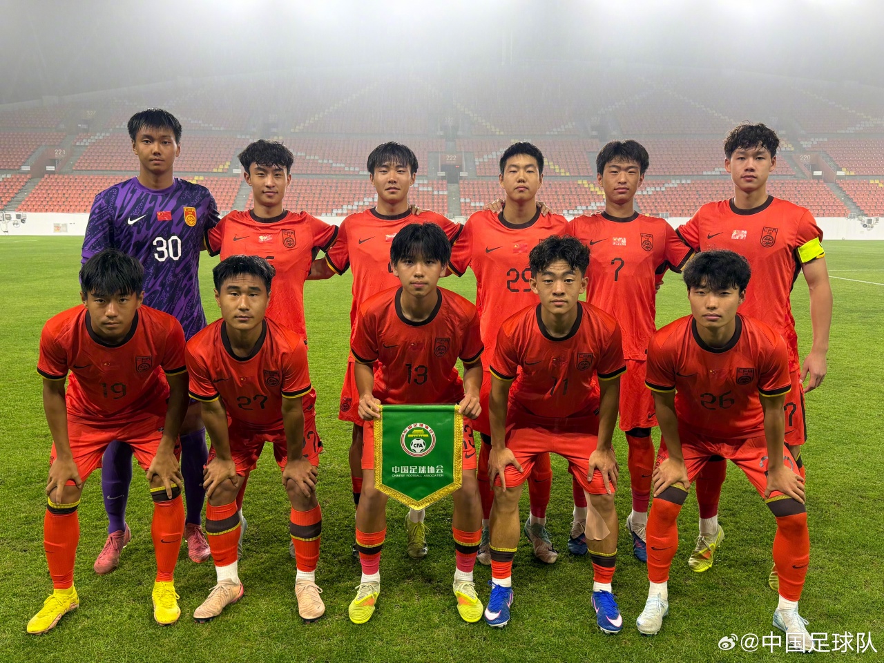 U17国足2-0塔吉克斯坦,邝兆镭凌空斩破僵局,谢晋终场前锁胜 U17国足2-0塔吉克斯坦,邝兆镭凌空斩破僵局,谢晋终场前锁胜