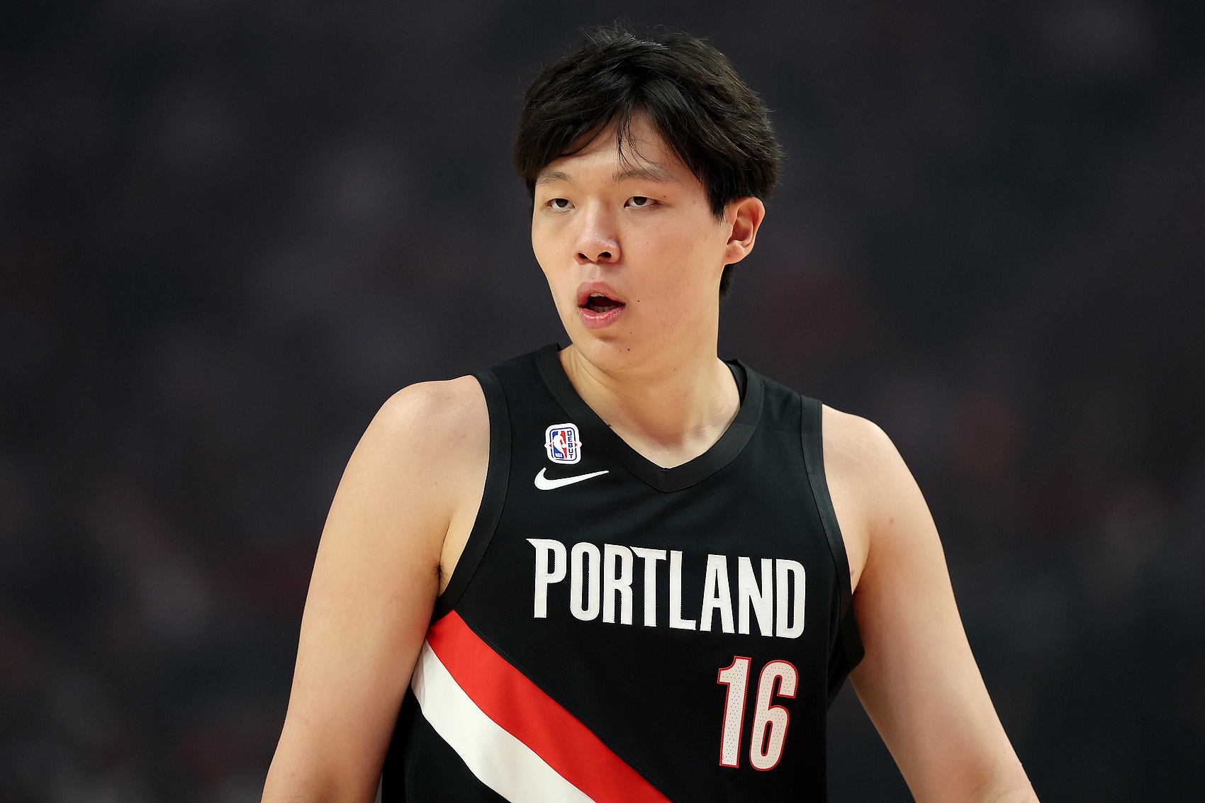 杨瀚森夏联8中7砍18+10,开拓者自媒体指常规赛碎片化时间成新课题