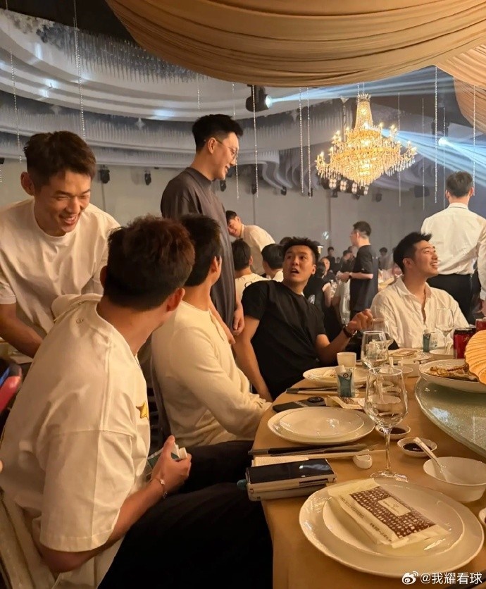 吴前今日温州完婚 胡明轩孙铭徽等CBA球星到场 吴前今日温州完婚 胡明轩孙铭徽等CBA球星到场