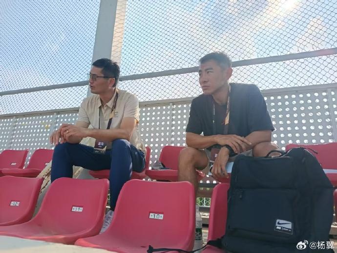 邵佳一于汉超现场督战U17国足对毕尔巴鄂竞技U17