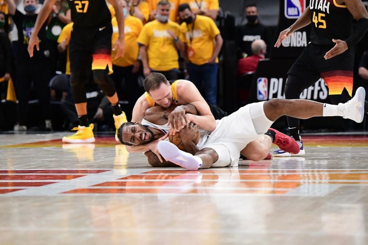 NBA最差签约?快船为伦纳德付出10首轮 灾难程度远超送走东契奇? NBA最差签约?快船为伦纳德付出10首轮 灾难程度远超送走东契奇?