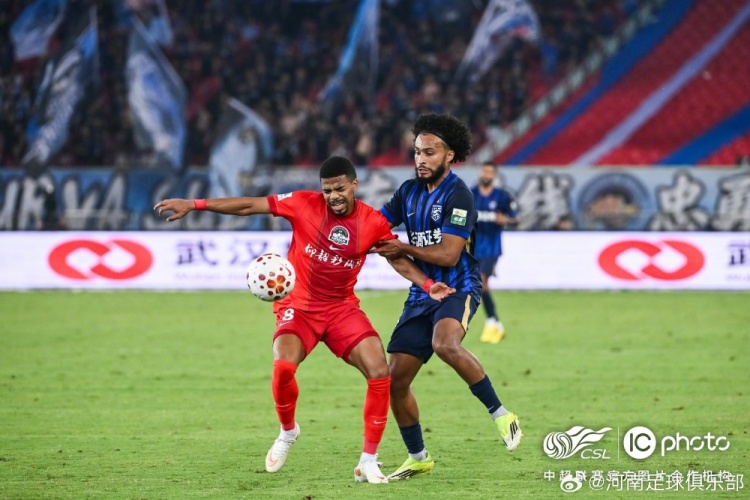 河南俱乐部彩陶坊1-1武汉三镇 古斯塔沃头球绝平