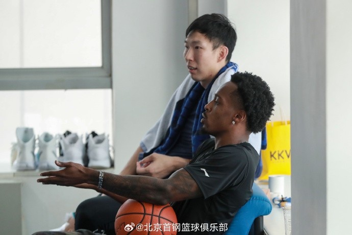 北京官博晒巴里·布朗训练照：好久不见 来了就练 欢迎布朗到队！