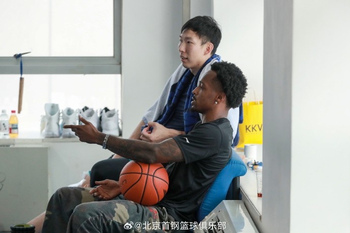 北京官博晒巴里·布朗训练照：好久不见 来了就练 欢迎布朗到队！