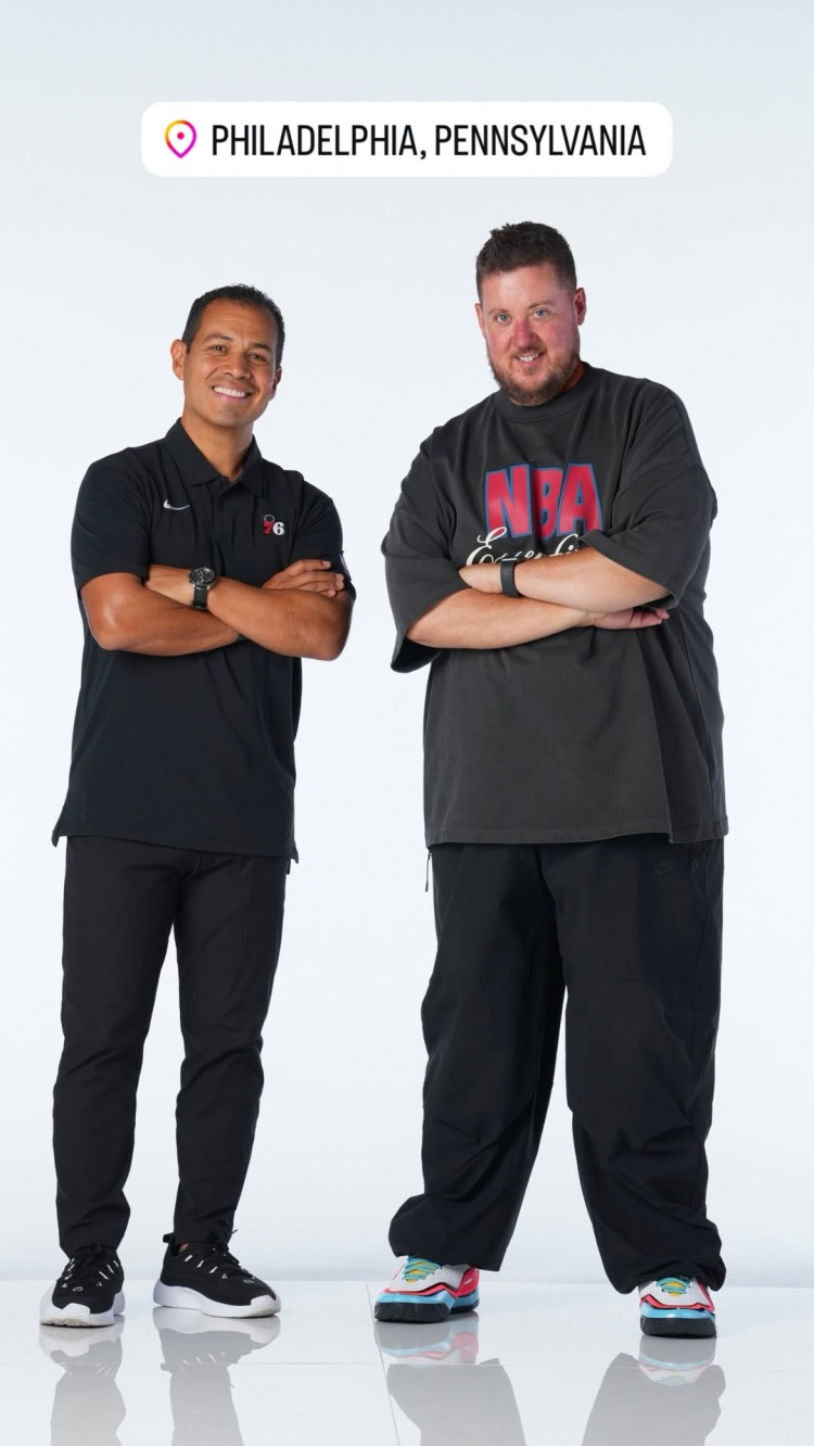 詹姆斯私人训练师Mike Mancias离开湖人 加入76人担任运动训练师 詹姆斯私人训练师Mike Mancias离开湖人 加入76人担任运动训练师